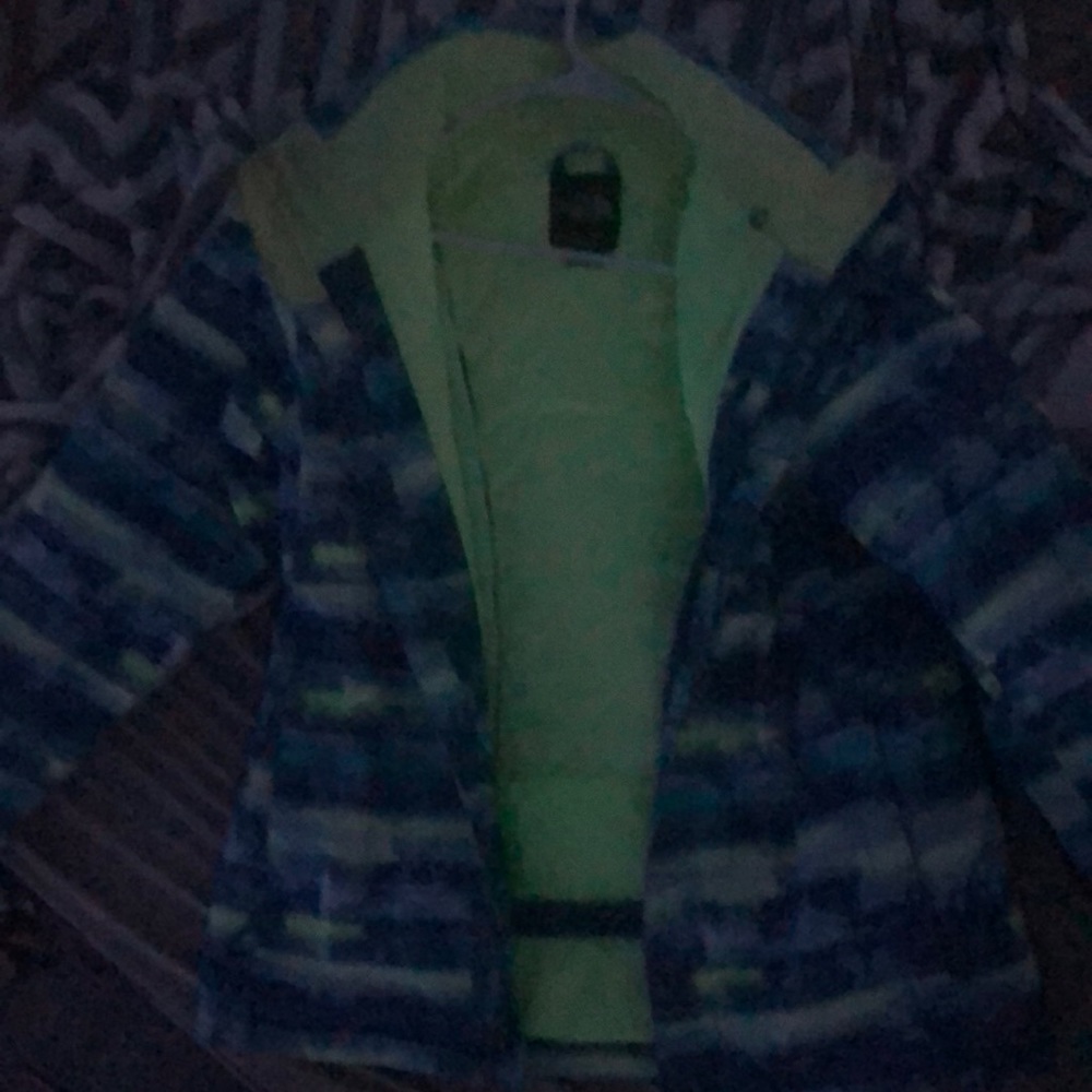 This North Face coat is very warm and perfect for the winter.